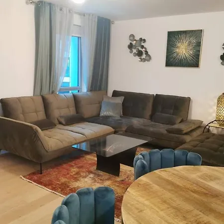 Magnifique Et Grand Trois Pieces Avec Belle Terrasse Meublee Et Arboree *