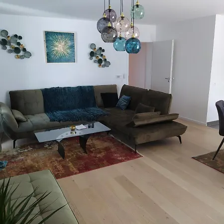 Apartman Magnifique Et Grand Trois Pieces Avec Belle Terrasse Meublee Et Arboree