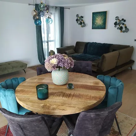 Magnifique Et Grand Trois Pieces Avec Belle Terrasse Meublee Et Arboree Apartman