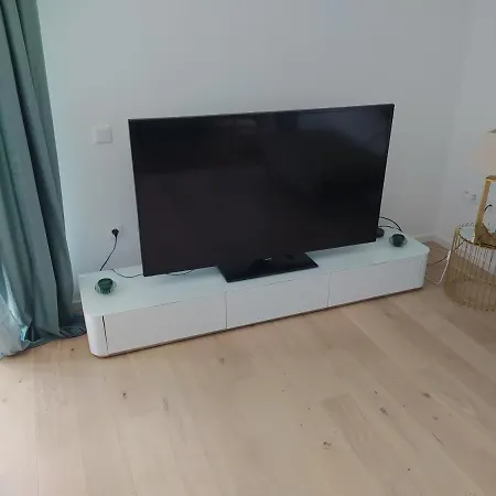 Magnifique Et Grand Trois Pieces Avec Belle Terrasse Meublee Et Arboree Apartman