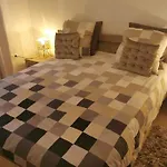 Magnifique Et Grand Trois Pieces Avec Belle Terrasse Meublee Et Arboree